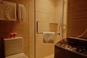 Kamar mandi di Ring Service Apartment 798 Art Zone