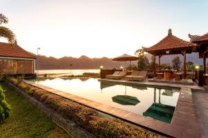 a swimming pool in the backyard of a house at Villa Jempana Kintamani in Kintamani