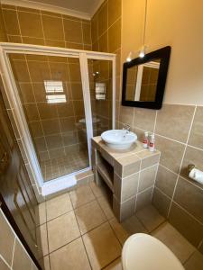 Koupelna v ubytování Afri-Lala Bed & Breakfast + 16 fotografií