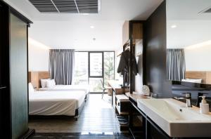 Postel nebo postele na pokoji v ubytování STAY Hotel BKK