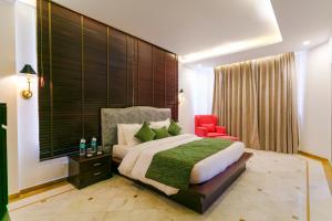 Hotel Natraj Rishikesh客房内的一张或多张床位