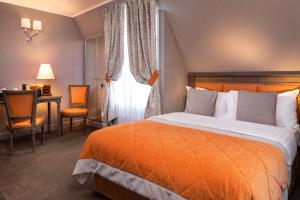 Postel nebo postele na pokoji v ubytování Hotel Residence Henri IV