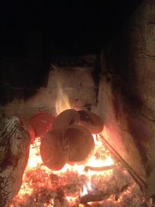 un horno de ladrillo con un montón de pizzas en llamas en Stone House, en Tskaltubo