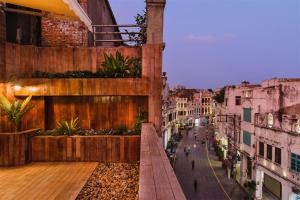 海口的住宿－Wander Hostel，从大楼的阳台上可欣赏到风景