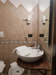 A bathroom at Hotel Damian Park Hotel Delle Magnolie