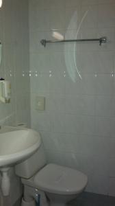 Bathroom sa Transvaali 28 B&B