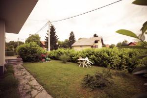 Vonkajšia záhrada v ubytovaní Rooms Medved