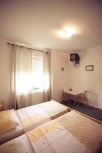 Posteľ alebo postele v izbe v ubytovaní Rooms Medved