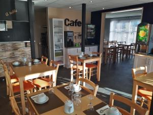 Restoran või mõni muu söögikoht majutusasutuses Fasthotel Avignon Nord Le Pontet