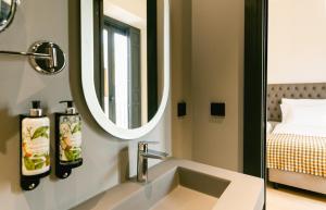 Postel nebo postele na pokoji v ubytování Joya del Casco Boutique Hotel by Shiadu