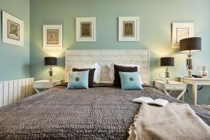 a bedroom with a bed with two tables and two lamps at Les Villas d'Arromanches, Teritoria in Arromanches-les-Bains