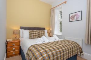 A bed or beds in a room at The Hunters Inn