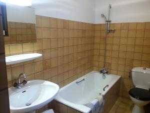 Koupelna v ubytování Hôtel Le Mont Jorat