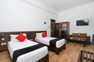 Säng eller sängar i ett rum på Sasha Transit Hotel