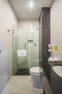 Koupelna v ubytování Naiyang Beach Hotel SHA Plus