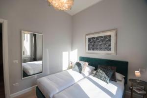 Posteľ alebo postele v izbe v ubytovaní Apartments Florence Oblate Exclusive View