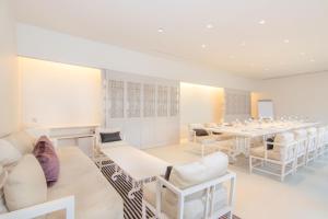 Posezení v ubytování SALA Phuket Mai Khao Beach Resort