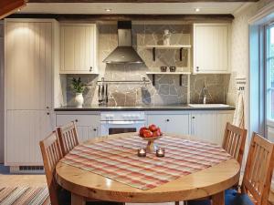 Kjøkken eller kjøkkenkrok på 10 person holiday home in F RJESTADEN