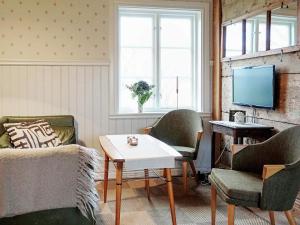 Posezení v ubytování 10 person holiday home in FÄRJESTADEN