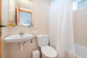 Koupelna v ubytování Apartamento playa de los pinos + 7 fotografií