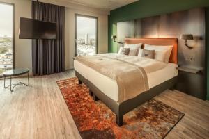 Postel nebo postele na pokoji v ubytování Holiday Inn - the niu, Fender Amsterdam