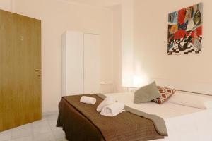A bed or beds in a room at Al Colosseo 8
