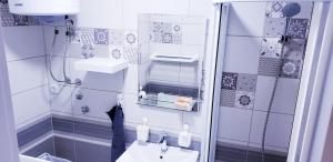 Bilik mandi di Studio apartman ENJOY Divčibare
