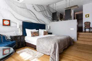 a bedroom with a king sized bed with a wall at Boutique Hotel Vivenda Miranda in Lagos