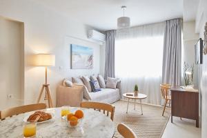 Posezení v ubytování toStay-Unique apartment hotel in Athens center!