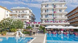 Bazén v ubytování Hotel Sirenetta nebo v jeho okolí