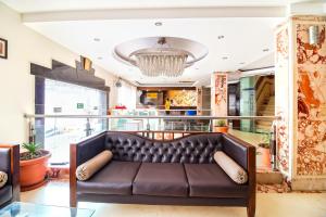 Posezení v ubytování FabHotel Marble Arch Karol Bagh + 20 fotografií
