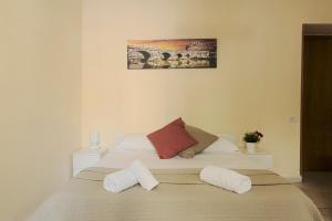 A bed or beds in a room at Al Colosseo 8