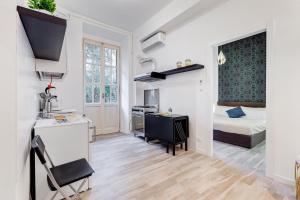 mały apartament z kuchnią i sypialnią w obiekcie BDC - Termini Sun Apartment w Rzymie