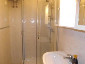 a bathroom with a shower and a sink at B&B Central Toma in Montecatini Terme