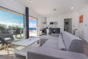 Posezení v ubytování Villa Top of Murter, three bedroom apartment