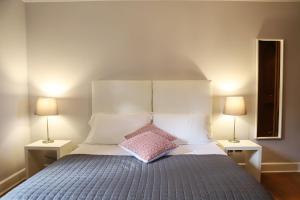 Letto o letti in una camera di Santa Chiara Grand Suite by Wonderful Italy