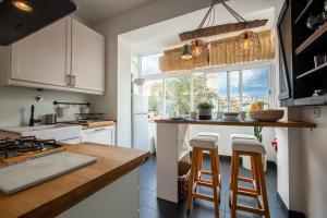 Η κουζίνα ή μικρή κουζίνα στο Casa de Cascais do Pipas