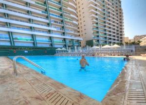 Swimmingpoolen hos eller tæt på Luxury Apt w/ Side Seaviews and Pool, Top Location