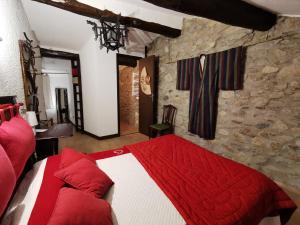 Postel nebo postele na pokoji v ubytování Logis Hotel Restaurant LA BARGUILLERE