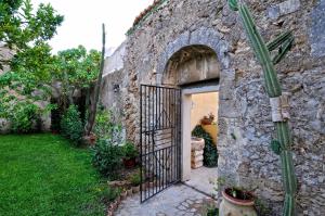 an entrance to a stone building with a gate at Il Giardino Del Barocco in Noto