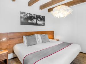 a bedroom with a bed and a chandelier at OM 686 URBAN LOFTS Narvarte in Mexico City