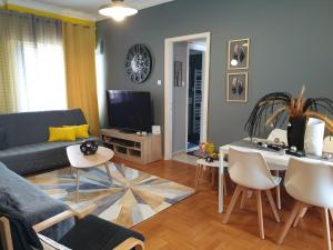 TV a/nebo společenská místnost v ubytování Charming Volos House 1