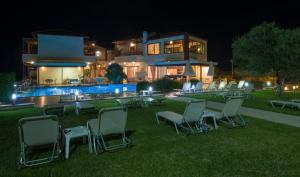 Bazén v ubytování ERIA RESORT for people with special abilities nebo v jeho okolí