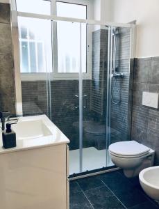 Bilik mandi di Ylli House Sanremo +22 gambar