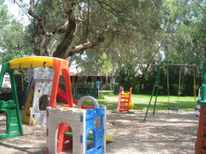 een speeltuin met kleurrijke speeltoestellen in een park bij Villaggio La Porta del Sole in San Ferdinando