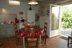 Küche/Küchenzeile in der Unterkunft Le Moulin du Bouscot