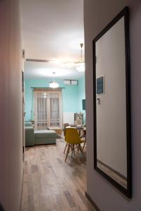a living room with a couch and a mirror at Casa Georgina in Thessaloniki