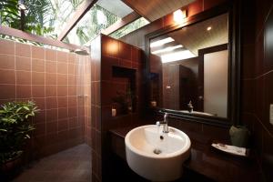 a bathroom with a sink and a mirror at Promtsuk Buri in Lamai