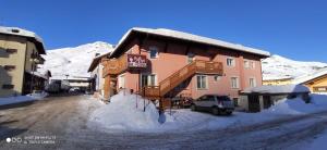 Fotografia z galérie ubytovania Appartamenti Alpi v destinácii Passo del Tonale