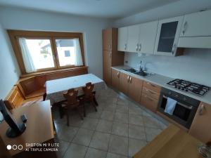 Köök või kööginurk majutusasutuses Appartamenti Alpi